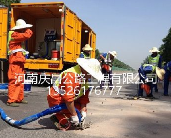 公路壓漿施工隊(duì)：公路為何需要養(yǎng)護(hù)？